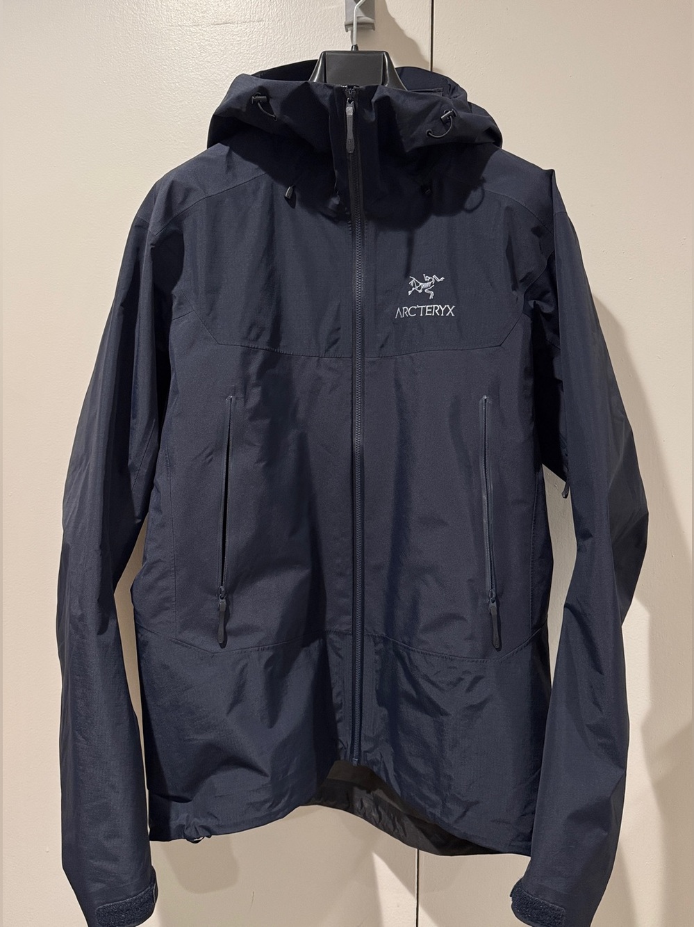 Arc'teryx Men's Beta SL Hybrid Jacket in Tui, Medium